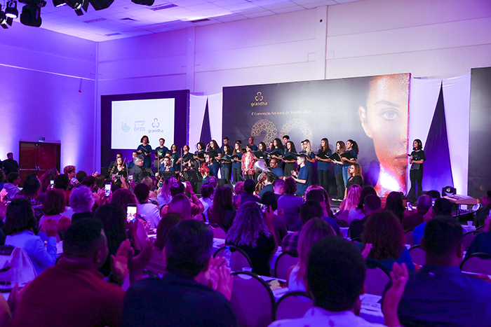 Apresentação da orquestra Músicos do Futuro, sob regência do Maestro Edison Ferreira.