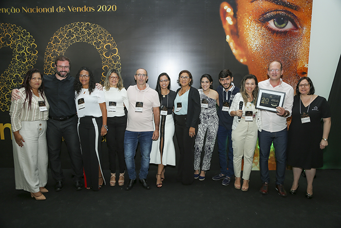 PH Cosméticos, de Philander e Cileide Vieira foi a vencedora do prêmio "Distribuidor Destaque 2019" na 4° Convenção Nacional de Vendas Grandha 20 Anos.