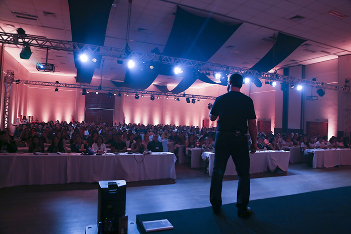 Celso Martins Junior palestra na 4° Convenção Nacional de Vendas Grandha 20 Anos.