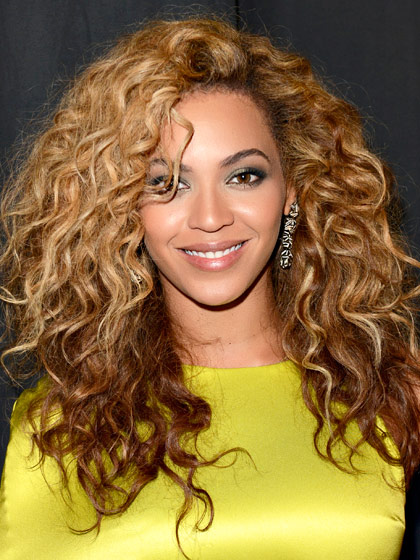 Beyoncé com corte longo. Artigo Grandha.