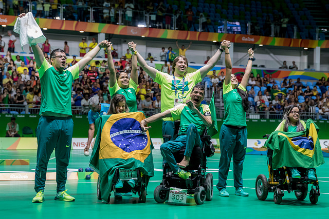 Evani Calado é medalhista de ouro nas paralimpíadas Rio-2016.