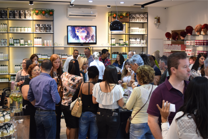 Grandha comemora aniversário de 19 anos em 13 de maio de 2019. Uma grande festa com convidados especiais.