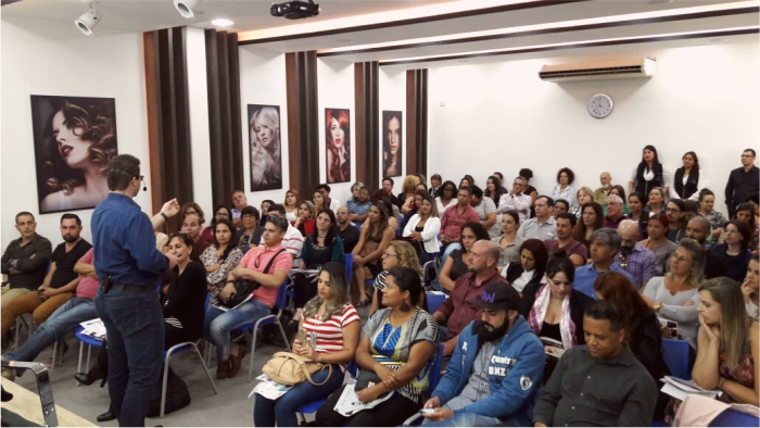 Lançamento Alkymia di Grandha em 03/04/2017, no Centro Técnico Mart'bel. A Grandha trouxe ao mercado, a linha mais completa de óleos essenciais, água termal e argilas terapêuticas do mercado cosmético brasileiro.