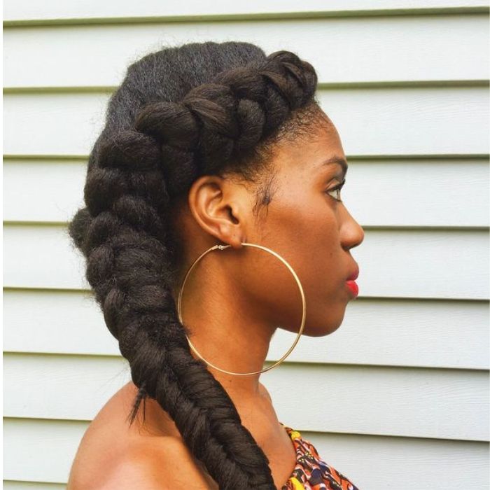 Penteados com tranças em cabelo afro.