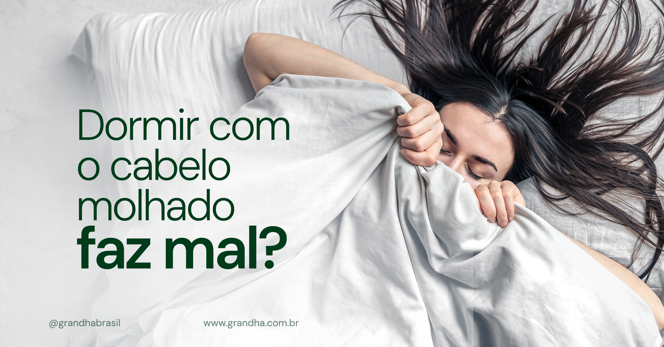 Mulher dormindo em arte sobre dormir com o cabelo molhado